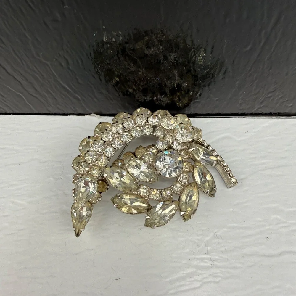 Vintage Estate Brooch Silver Tone Rhinestone Cluster Spray Floral